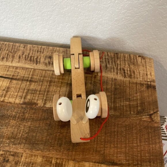 Hape Wooden Walk Along Pull Toy Snail Worm Wobbly Eyes Wheels Kids - Picture 7 of 9